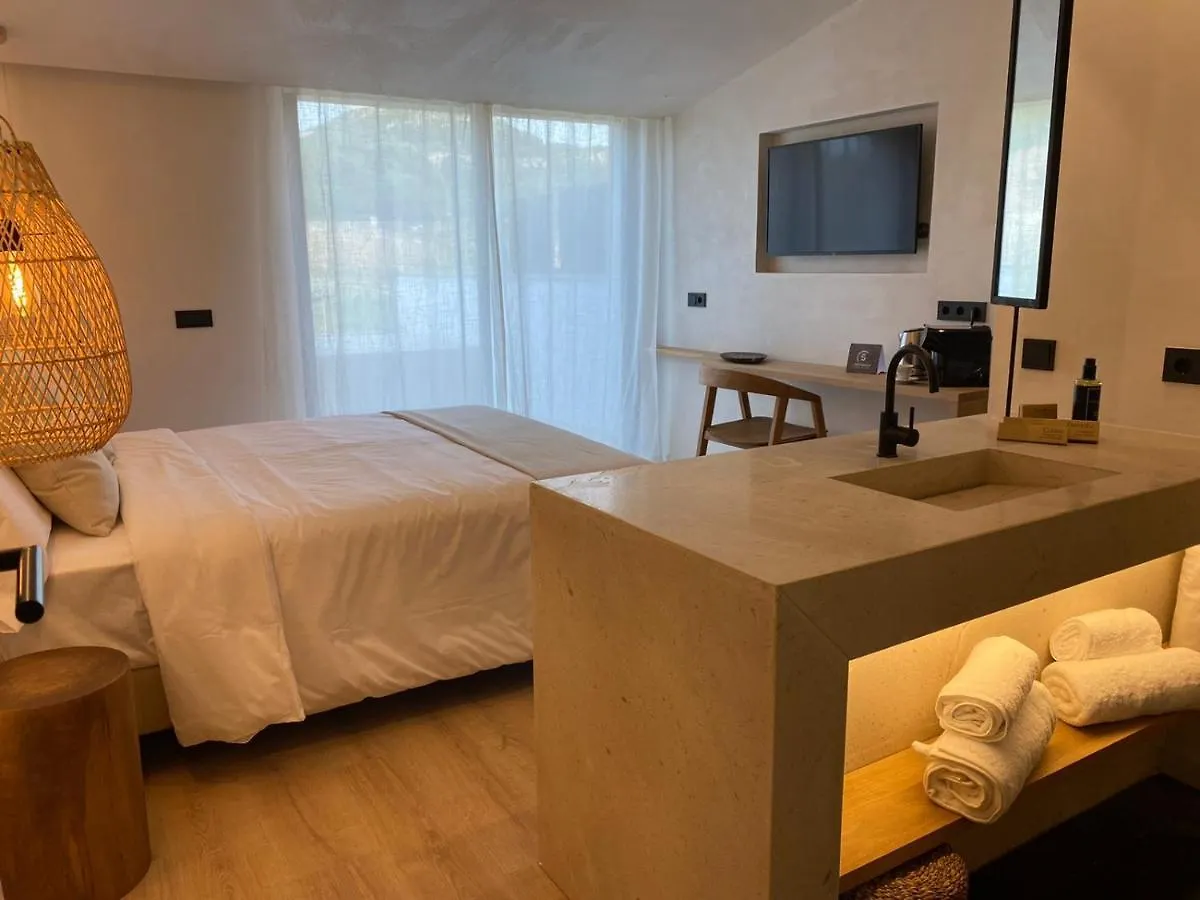 S'Estancia Suites إيز ميركاذال فندق