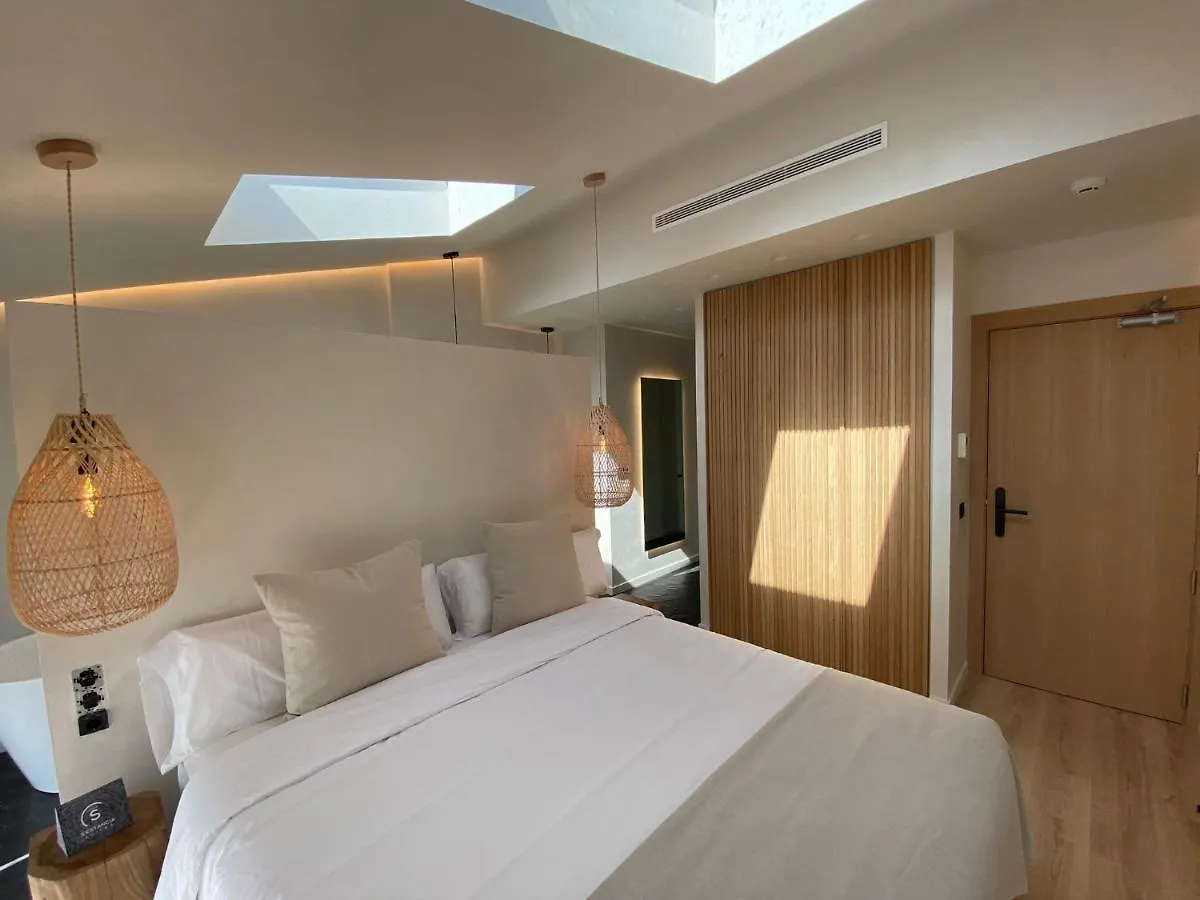 S'Estancia Suites إيز ميركاذال فندق