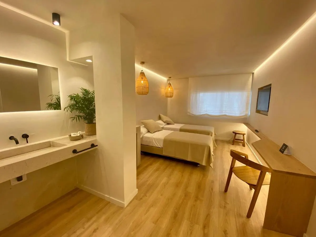 S'Estancia Suites إيز ميركاذال
