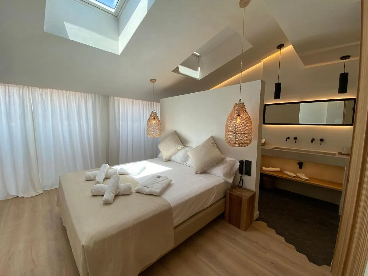 S'Estancia Suites إيز ميركاذال فندق