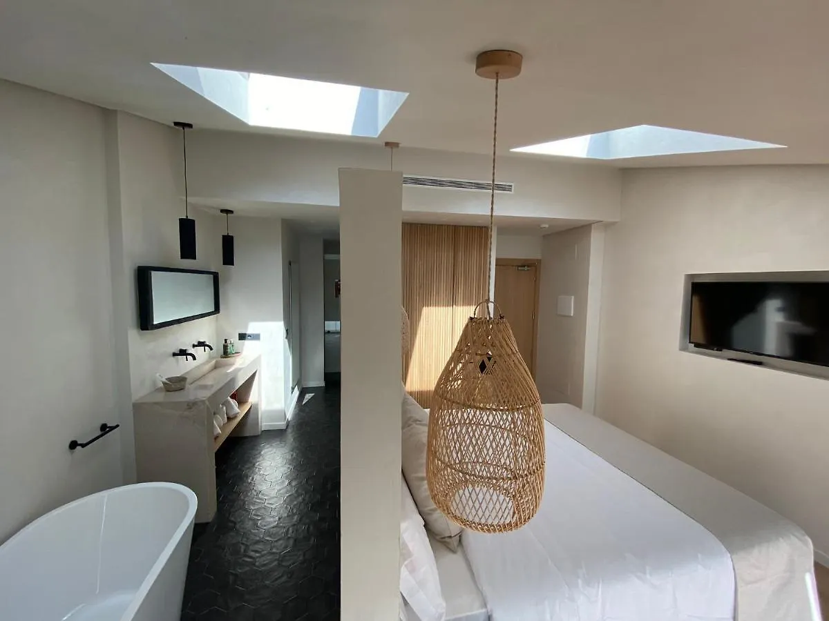 S'Estancia Suites إيز ميركاذال فندق