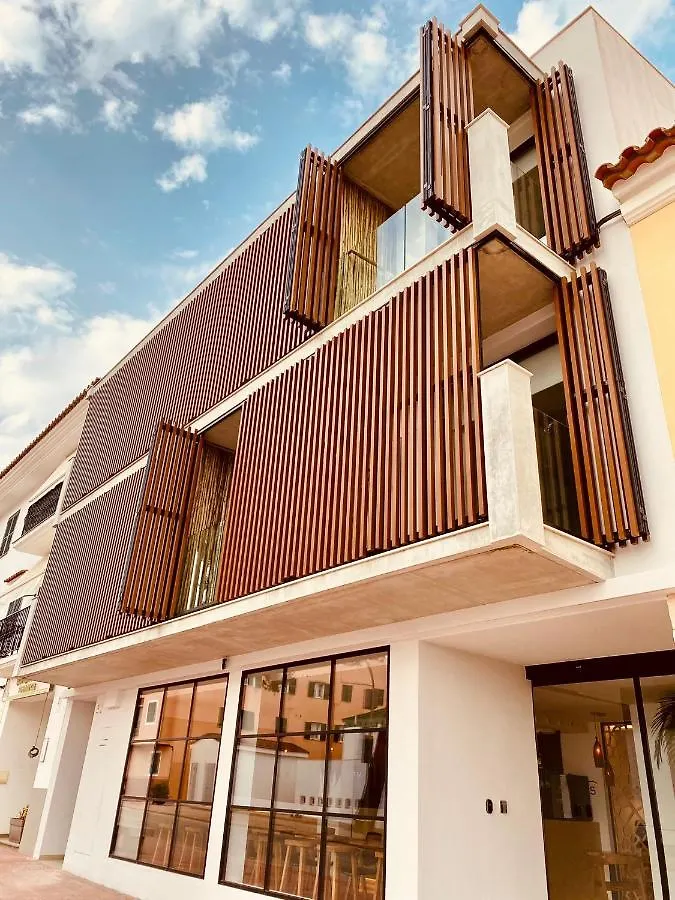 S'Estancia Suites إيز ميركاذال