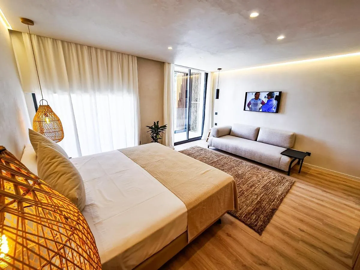 S'Estancia Suites إيز ميركاذال فندق
